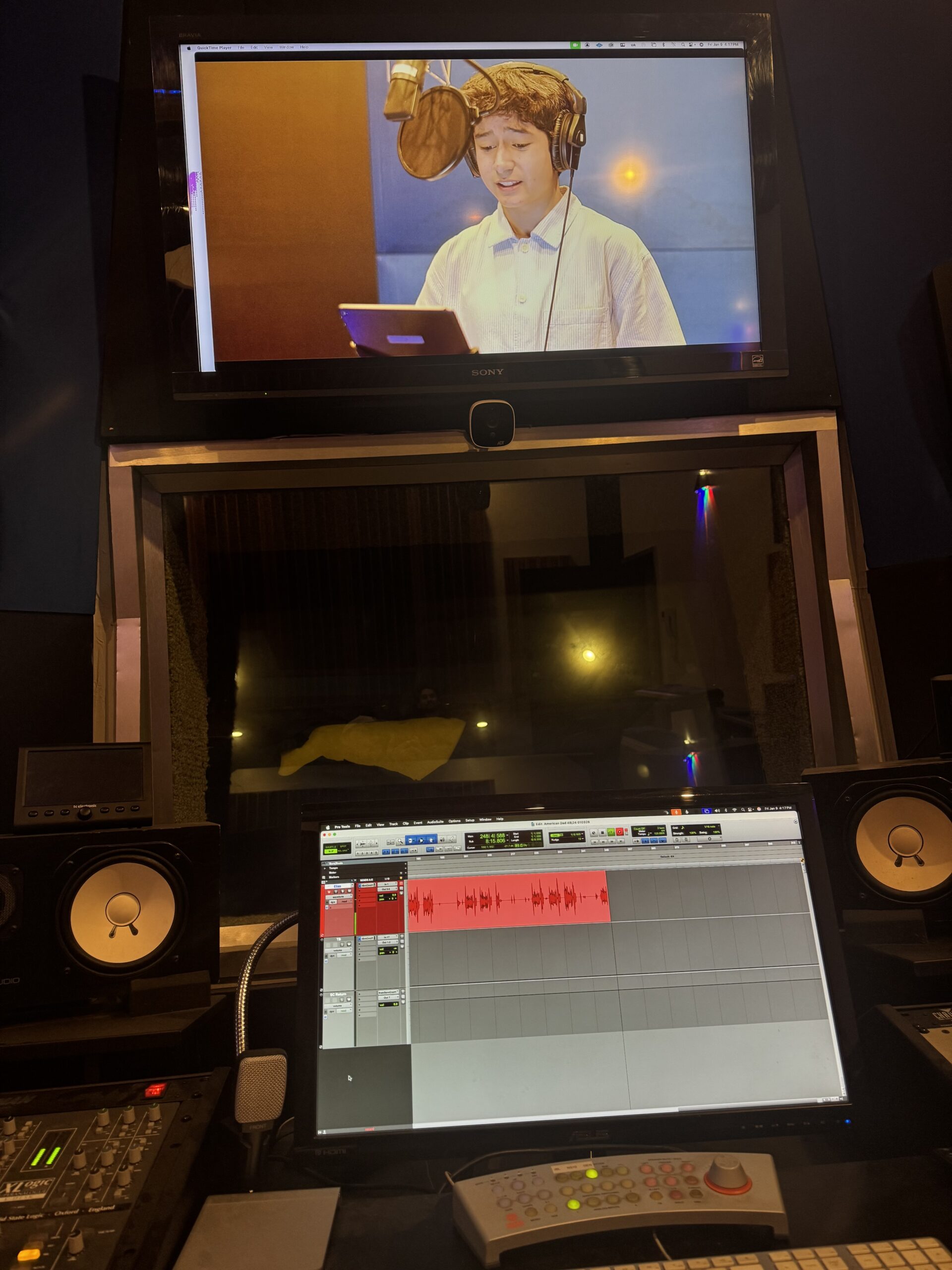 Elias Jannsen VO for American Dad